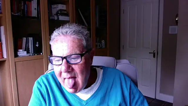 Snapshot of Oldpistolpete chatting on 06/11/26, 08:55 Oldpistolpete online show from 06/11/26, 08:55