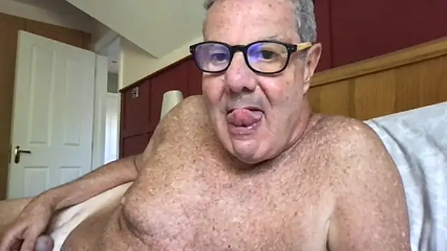 Snapshot of Oldpistolpete chatting on 06/17/26, 09:08 Oldpistolpete online show from 06/17/26, 09:08