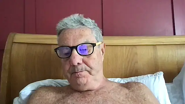 Snapshot of Oldpistolpete chatting on 06/18/26, 09:08 Oldpistolpete online show from 06/18/26, 09:08