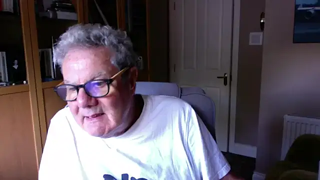 Snapshot of Oldpistolpete chatting on 06/09/26, 08:59 Oldpistolpete online show from 06/09/26, 08:59
