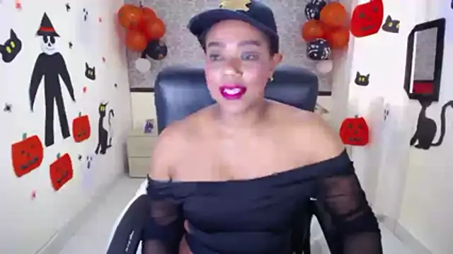 EvaFoxter online show from 10/28/25, 04:28