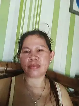 Snapshot of simplewild_mom chatting on 06/19/26, 05:35 simplewild mom online show from 06/19/26, 05:35
