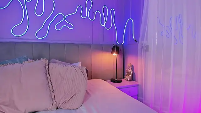 Sofly s online show from 10/28/25, 12:04