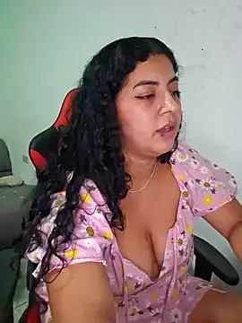Snapshot of Mary_pinkish chatting on 01/22/25, 02:37 Mary pinkish online show from 01/22/25, 02:37