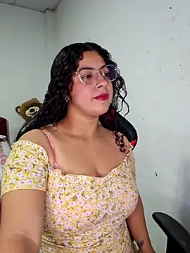 Snapshot of Mary_pinkish chatting on 11/18/25, 12:48 Mary pinkish online show from 11/18/25, 12:48