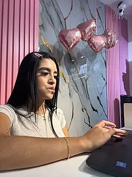 Victoria adaams online show from 11/06/25, 10:47