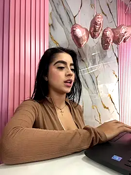 Victoria adaams online show from 12/04/25, 09:03