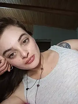 Snapshot of Emmacut chatting on 05/17/26, 04:07 Emmacut online show from 05/17/26, 04:07