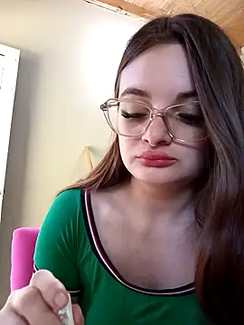 Emmacut online show from 10/20/25, 04:51