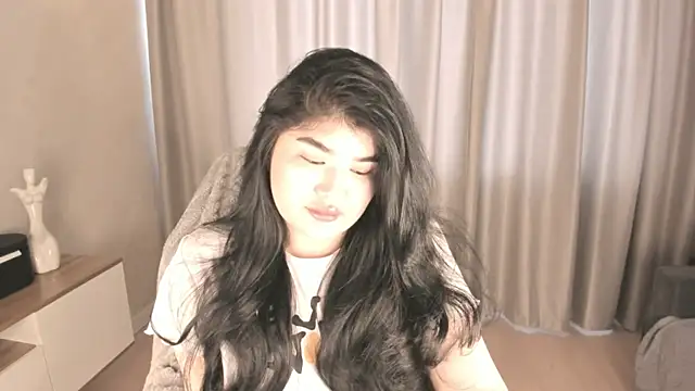 Snapshot of mia_lui chatting on 07/22/26, 04:36 mia lui online show from 07/22/26, 04:36