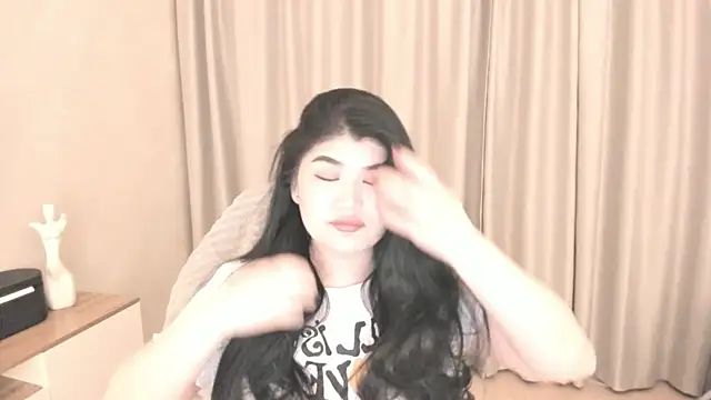 Snapshot of mia_lui chatting on 06/27/26, 07:31 mia lui online show from 06/27/26, 07:31