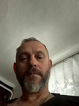 Snapshot of GHsveter chatting on 10/22/25, 01:10 GHsveter online show from 10/22/25, 01:10