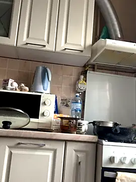 Snapshot of GHsveter chatting on 12/18/25, 11:58 GHsveter online show from 12/18/25, 11:58