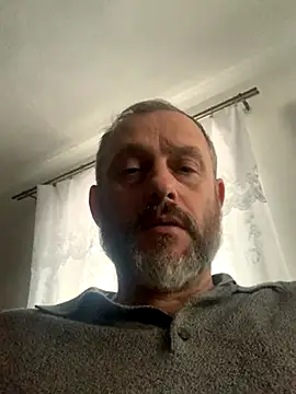 Snapshot of GHsveter chatting on 11/13/25, 11:14 GHsveter online show from 11/13/25, 11:14