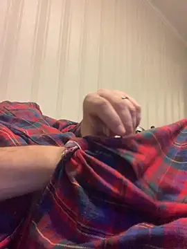 Snapshot of GHsveter chatting on 11/26/25, 12:27 GHsveter online show from 11/26/25, 12:27