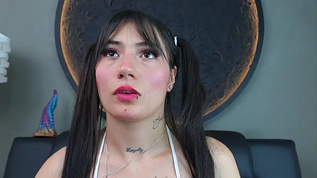 miss sharlotte18 online show from 12/17/25, 06:13