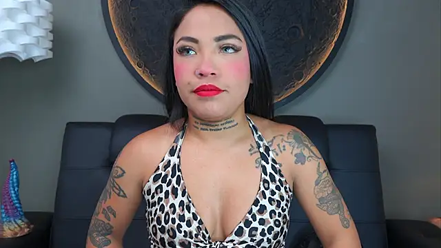 miss vaiolette online show from 12/22/25, 11:10