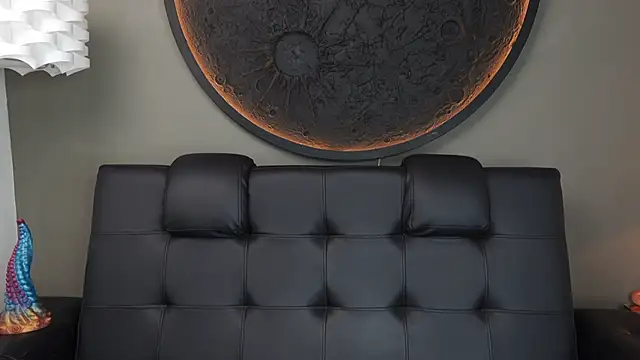 miss vaiolette online show from 11/19/25, 11:10