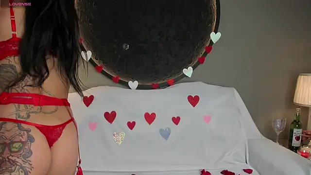 Snapshot of miss_vaiolette chatting on 02/14/25, 11:10 miss vaiolette online show from 02/14/25, 11:10