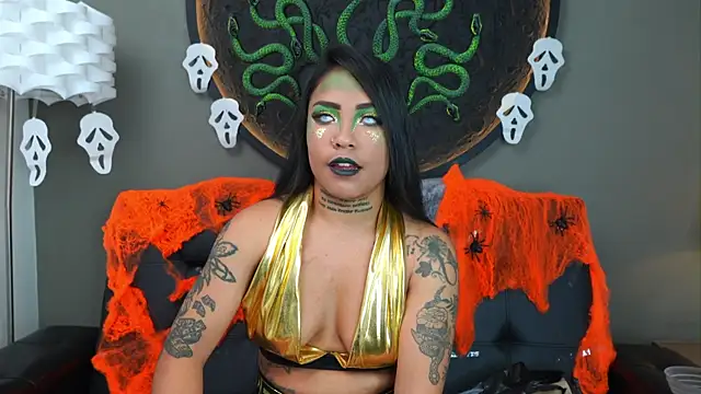 miss vaiolette online show from 10/31/25, 11:07