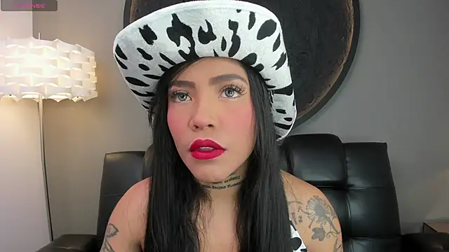 Snapshot of miss_vaiolette chatting on 02/15/25, 11:06 miss vaiolette online show from 02/15/25, 11:06