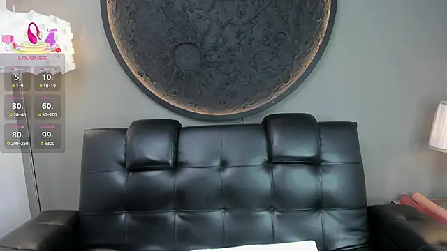 Snapshot of miss_vaiolette chatting on 03/18/25, 11:11 miss vaiolette online show from 03/18/25, 11:11