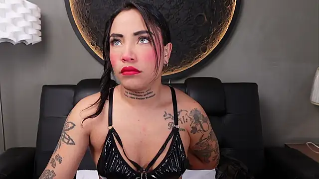Snapshot of miss_vaiolette chatting on 06/27/26, 11:05 miss vaiolette online show from 06/27/26, 11:05