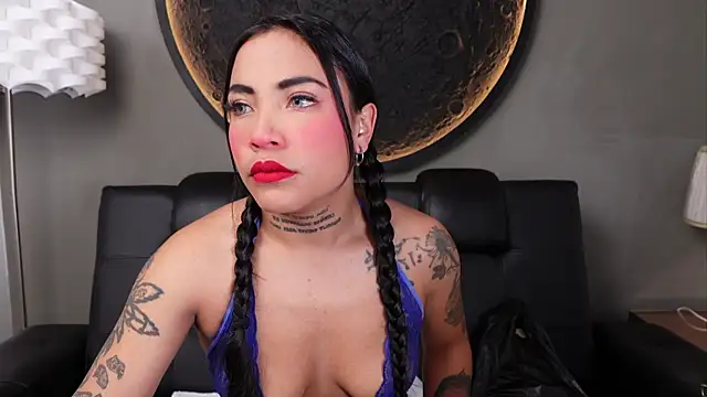 Snapshot of miss_vaiolette chatting on 06/26/26, 11:05 miss vaiolette online show from 06/26/26, 11:05