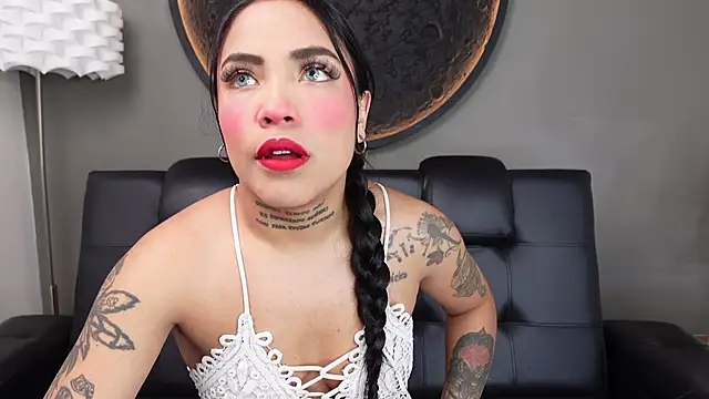 miss vaiolette online show from 04/15/26, 11:05