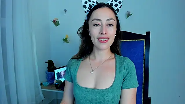 Snapshot of Amatiista chatting on 02/19/25, 10:45 Amatiista online show from 02/19/25, 10:45