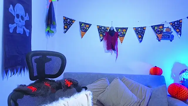 annylouis online show from 10/13/25, 07:37