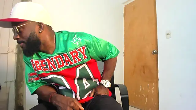 Snapshot of DaleHamilton chatting on 03/22/25, 01:30 DaleHamilton online show from 03/22/25, 01:30