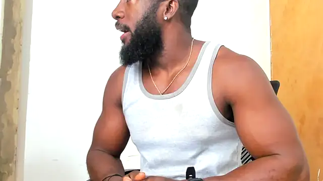 Snapshot of DaleHamilton chatting on 03/05/25, 04:24 DaleHamilton online show from 03/05/25, 04:24