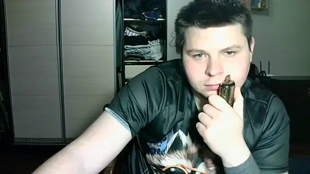 Snapshot of Volshebnik130_ chatting on 03/06/25, 02:51 Volshebnik130 online show from 03/06/25, 02:51