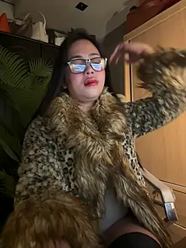 BigDominaMia online show from 04/24/26, 03:08