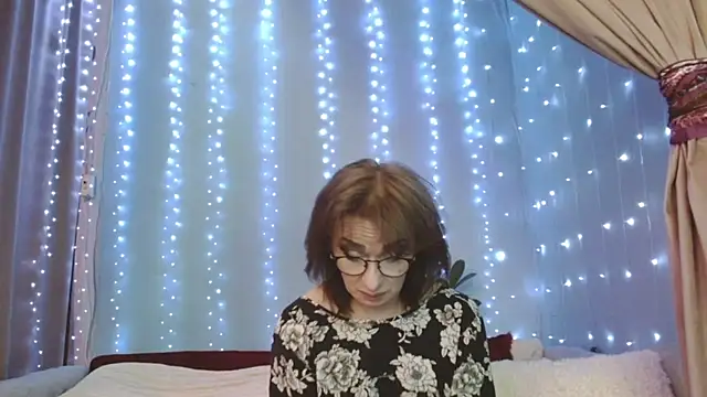 julia renard online show from 05/17/26, 03:34