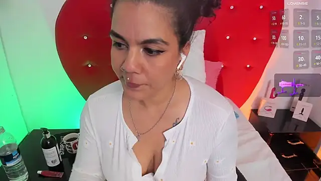 Snapshot of nicolette_rock chatting on 02/25/26, 11:54 nicolette rock online show from 02/25/26, 11:54