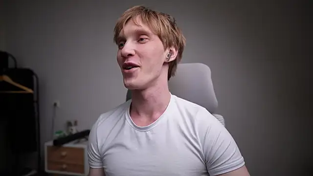 J Akira online show from 04/20/26, 09:05