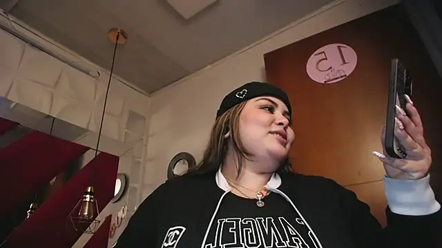 Snapshot of Penelope_Tits chatting on 06/20/26, 02:27 Penelope Tits online show from 06/20/26, 02:27