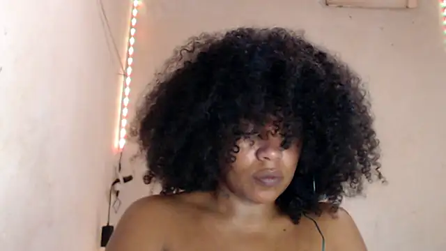 Snapshot of cherry_cleou chatting on 12/17/25, 05:51 cherry cleou online show from 12/17/25, 05:51