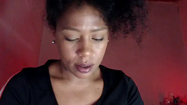 Snapshot of cherry_cleou chatting on 02/24/25, 04:26 cherry cleou online show from 02/24/25, 04:26