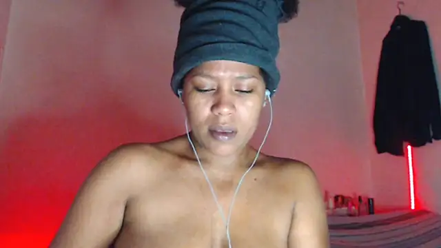 Snapshot of cherry_cleou chatting on 01/27/25, 04:43 cherry cleou online show from 01/27/25, 04:43