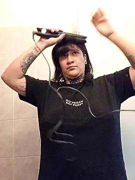 callmelouve online show from 11/28/25, 10:37