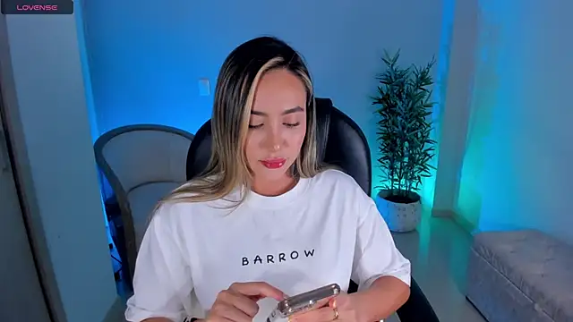 NiaBennet  online show from 10/09/25, 01:28