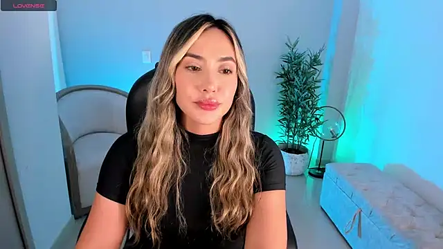 NiaBennet  online show from 10/10/25, 09:37