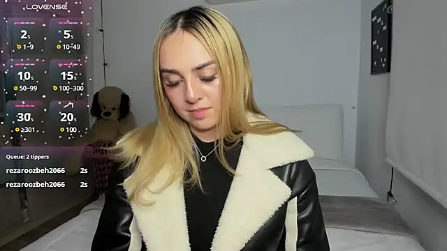 Snapshot of sophi_mooreno chatting on 03/11/25, 04:08 sophi mooreno online show from 03/11/25, 04:08