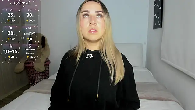 Snapshot of sophi_mooreno chatting on 09/10/25, 12:31 sophi mooreno online show from 09/10/25, 12:31