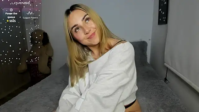 Snapshot of sophi_mooreno chatting on 03/04/25, 05:21 sophi mooreno online show from 03/04/25, 05:21