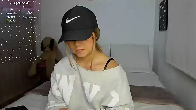 sophi mooreno online show from 10/28/25, 11:36