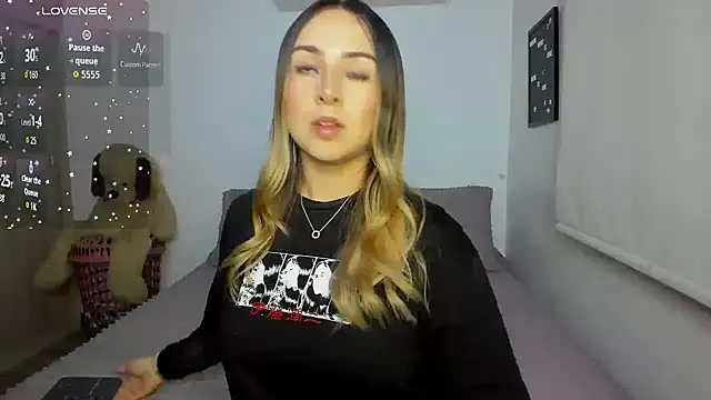 Snapshot of sophi_mooreno chatting on 06/08/26, 12:38 sophi mooreno online show from 06/08/26, 12:38